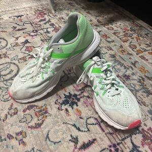 Nike Shoes Women's Zoom Winflo 2 White/Green Mesh Hot Pink Soles Running Size 9
